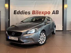Grå metallic Begagnad 2015 Volvo V40 Momentum Kombi | 129 900 kr (Marknadspris)
