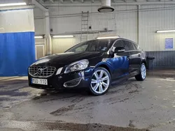 Svart Begagnad 2012 Volvo V60 Summum Kombi | 92 900 kr (Marknadspris)