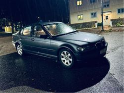 Grå Begagnad 2002 BMW 318 Sedan | 35 000 kr (Marknadspris)