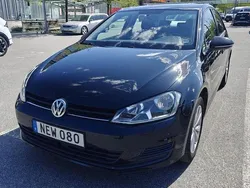 Svart Begagnad 2016 VW Golf VII Halvkombi | 129 000 kr (Marknadspris)