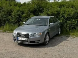 Grå Begagnad 2005 Audi A4 Comfort Sedan | 25 000 kr