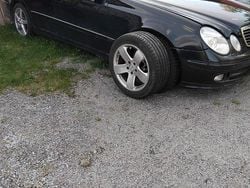 Svart Begagnad 2004 Mercedes E320 Avantgarde Kombi | 50 000 kr (Marknadspris)