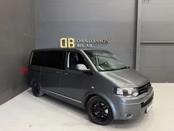 Grå Begagnad 2010 VW Multivan Highline Minibuss | 199 800 kr (Marknadspris)