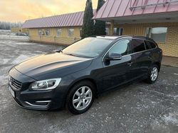 Grå Begagnad 2015 Volvo V60 Momentum Kombi | 154 900 kr