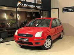 Röd Begagnad 2003 Ford Fusion Halvkombi | 29 900 kr (Marknadspris)