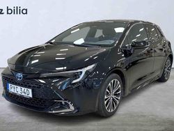 Svart Begagnad 2024 Toyota Corolla Hybrid Halvkombi | 287 500 kr