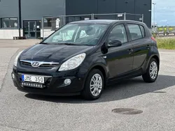 Svart Begagnad 2009 Hyundai i20 Premium Halvkombi | 44 900 kr (Marknadspris)