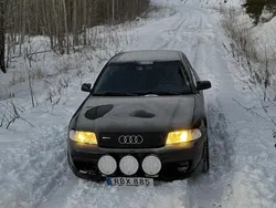 Svart Begagnad 2000 Audi A4 Sedan | 27 000 kr