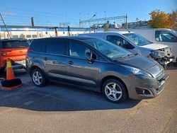 Grå Begagnad 2015 Peugeot 5008 Minibuss | 80 000 kr (Bra pris)