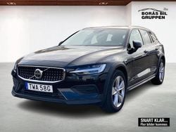 Svart Begagnad 2024 Volvo V60 CC Core Kombi | 389 000 kr (Superpris)