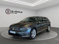 Mörkgrå Begagnad 2016 VW Passat Executive Kombi | 188 500 kr (Marknadspris)