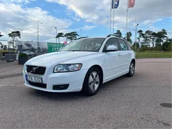 Vit Begagnad 2010 Volvo V50 Momentum Kombi | 44 990 kr (Marknadspris)