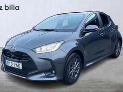 Mörkgrå Begagnad 2025 Toyota Yaris Hybrid Style Halvkombi | 299 900 kr
