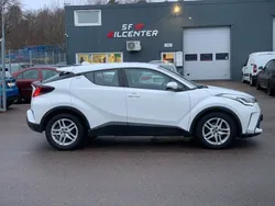 Vit Begagnad 2023 Toyota C-HR Active SUV | 174 900 kr