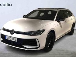 Vit Ny 2025 VW Passat Kombi | 539 900 kr (Bra pris)