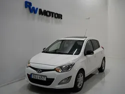 Vit Begagnad 2014 Hyundai i20 Premium Halvkombi | 94 900 kr (Marknadspris)