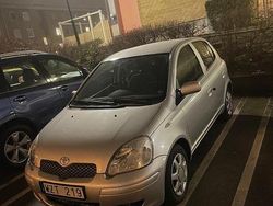 Silver Begagnad 2005 Toyota Yaris Halvkombi | 39 000 kr (Marknadspris)