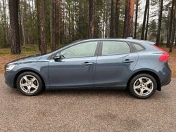 Begagnad 2017 Volvo V40 Halvkombi | 129 000 kr (Bra pris)