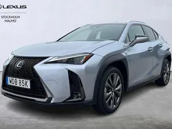 Silver Begagnad 2024 Lexus UX 300h Sport Design Packet SUV | 389 000 kr