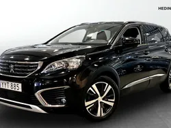 Svart Begagnad 2017 Peugeot 5008 Minibuss | 229 900 kr (Marknadspris)