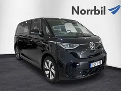 Svart (deep black pärleffekt) Begagnad 2023 VW ID. Buzz Van | 509 900 kr (Marknadspris)