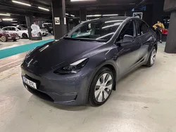Grå Begagnad 2021 Tesla Model Y Long Range AWD SUV | 373 000 kr