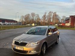 Brun Begagnad 2012 Skoda Octavia Elegance Kombi | 56 900 kr (Marknadspris)