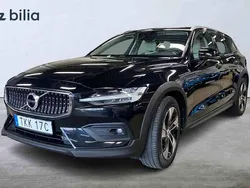 Svart Begagnad 2021 Volvo V60 CC Kombi | 289 500 kr (Marknadspris)