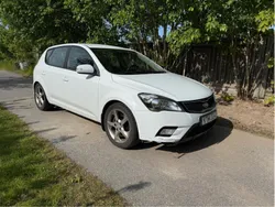 Vit Begagnad 2010 Kia Ceed 4 Halvkombi | 35 000 kr (Bra pris)