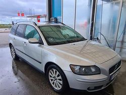 Grå Begagnad 2006 Volvo V50 Kinetic Kombi | 25 000 kr (Marknadspris)