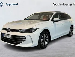 Vit Begagnad 2024 VW Passat Business Kombi | 389 500 kr (Dyr)