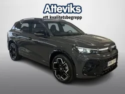 Mörkgrå (dolphin gray metallic) Ny 2024 VW Tiguan R-line SUV | 699 800 kr