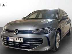 Mörkgrå (jacaranda metallic) Begagnad 2024 VW Passat Business Kombi | 469 900 kr