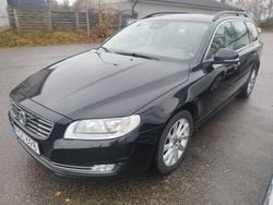 Svart Begagnad 2016 Volvo V70 Momentum Kombi | 134 900 kr (Marknadspris)