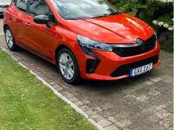 Orange Begagnad 2024 Renault Clio V Evolution Halvkombi | 245 000 kr (Marknadspris)