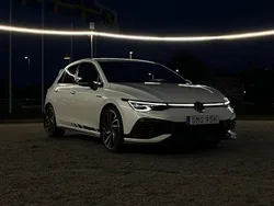Vit Begagnad 2021 VW Golf VIII GTI Clubsport Halvkombi | 353 000 kr (Bra pris)