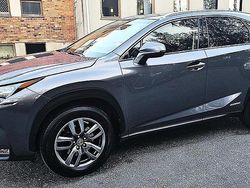 Grå Begagnad 2017 Lexus NX300h Executive Line SUV | 159 900 kr (Superpris)