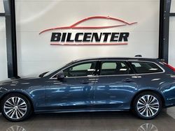Mörkblå (blå) Begagnad 2020 Volvo V90 Momentum Kombi | 234 900 kr (Marknadspris)