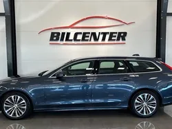 Mörkblå (blå) Begagnad 2020 Volvo V90 Momentum Kombi | 238 900 kr (Lite dyr)