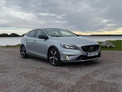 Silver Begagnad 2015 Volvo V40 R-Design Kombi | 155 000 kr (Marknadspris)