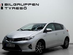 Silver Begagnad 2015 Toyota Auris Halvkombi | 129 900 kr (Marknadspris)