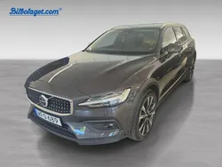 Grå Begagnad 2023 Volvo V60 CC Plus Kombi | 436 900 kr (Marknadspris)