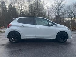 Vit Begagnad 2017 Peugeot 208 Halvkombi | 105 000 kr (Bra pris)
