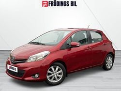 Röd Begagnad 2013 Toyota Yaris Halvkombi | 109 900 kr (Marknadspris)