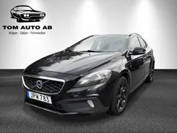 Svart Begagnad 2014 Volvo V40 CC Momentum Kombi | 129 900 kr (Marknadspris)