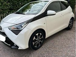 Vit Begagnad 2019 Toyota Aygo X-play Halvkombi | 98 000 kr (Marknadspris)