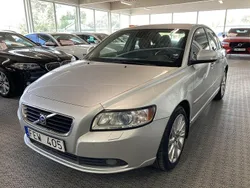 Ljusgrå Begagnad 2009 Volvo S40 Momentum Sedan | 44 900 kr (Marknadspris)