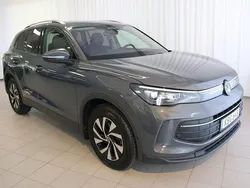 Grå Begagnad 2024 VW Tiguan Life SUV | 378 500 kr (Lite dyr)