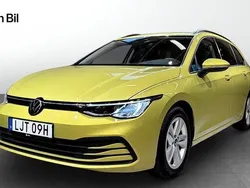 Gul Begagnad 2022 VW Golf VIII Sport Kombi | 269 900 kr (Marknadspris)