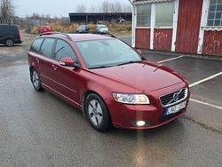 Röd Begagnad 2011 Volvo V50 Momentum Kombi | 32 900 kr (Marknadspris)